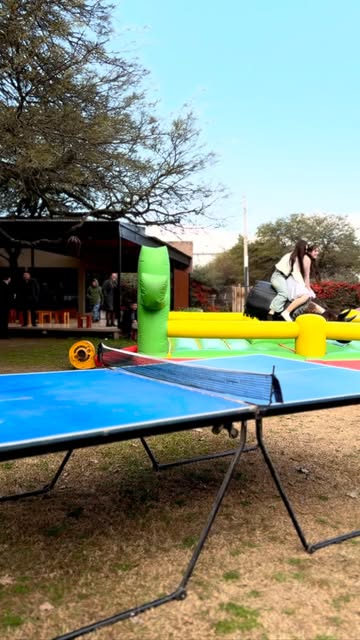 Patio con ping-pong y juegos